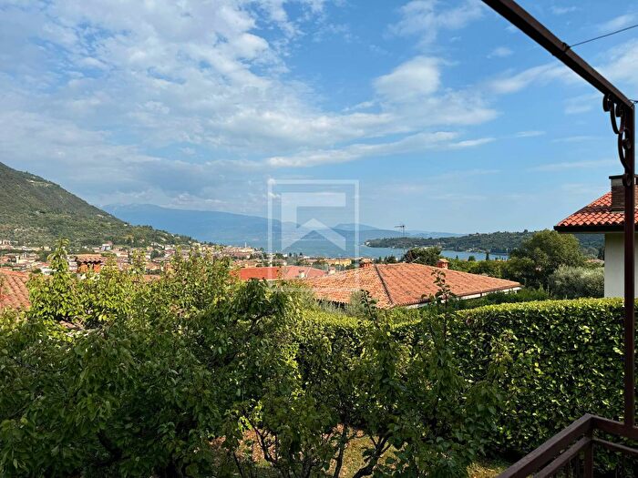 Casa con 6 locali in vendita in Via degli Olivi, Salo