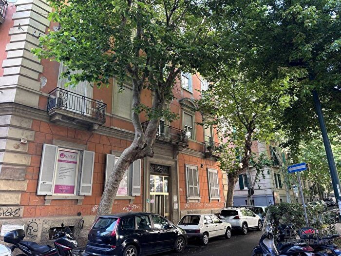 Appartamento trilocale in affitto in Piazzetta Aniello Falcone, Vomero, Napoli