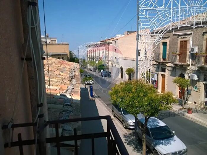 Casa con 5 locali in vendita in Chiaramonte Gulfi