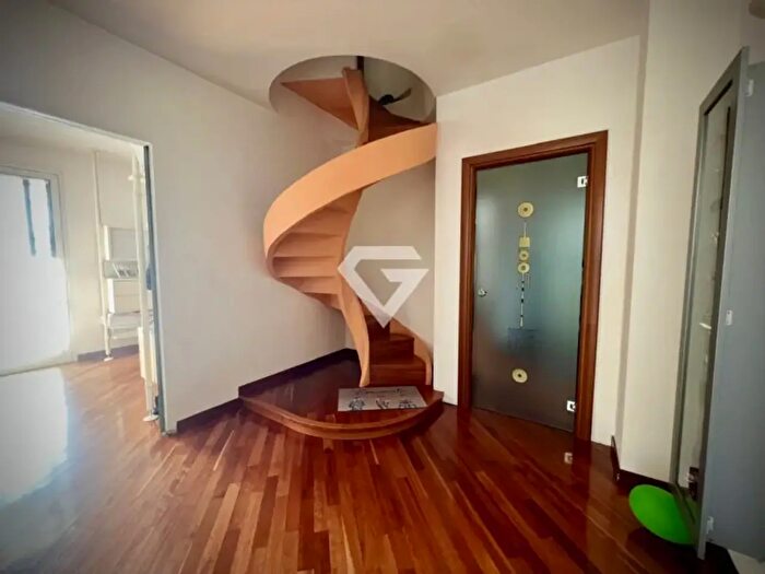 Appartamento con 6 locali in vendita in Via degli Alpini, Loano