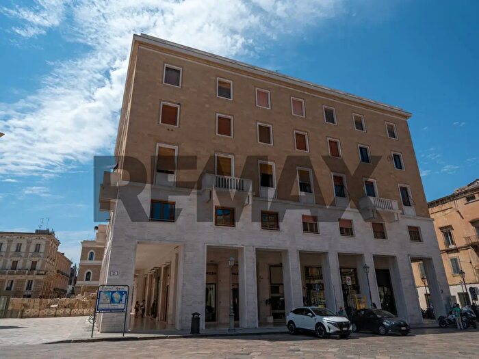 Appartamento con 7 locali in vendita in Augusto Imperatore, Lecce