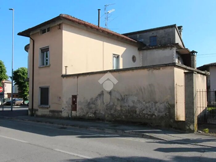 Casa con 9 locali in vendita in Via XXV Aprile, Ghedi