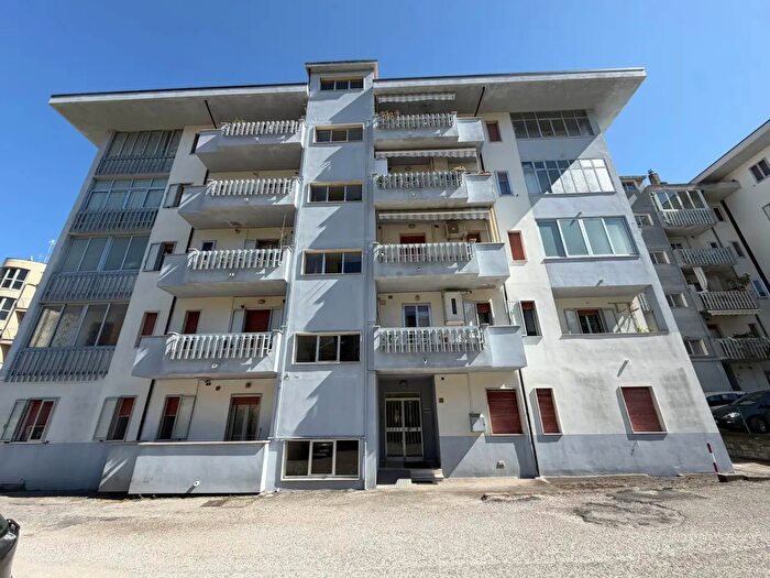 Appartamento con 6 locali in vendita in Via Martiri della Liberta, Vasto