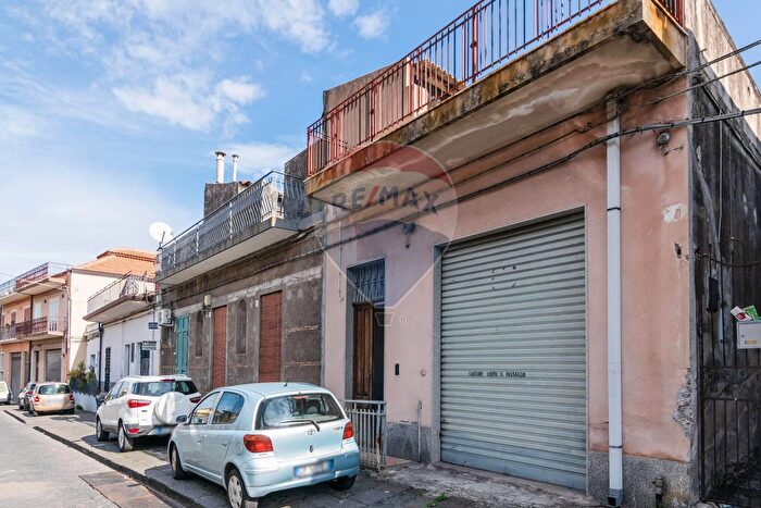 Casa con 6 locali in vendita in Via Provinciale per Santa Maria Ammalati, Acireale