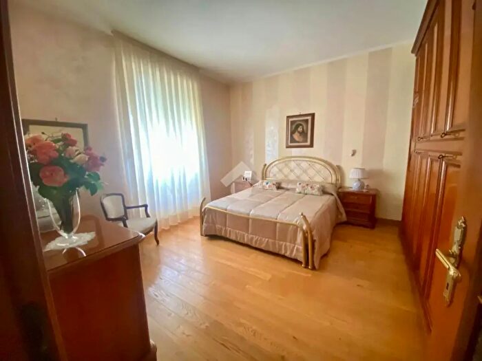 Appartamento quadrilocale in vendita in Via Sempione, Torino