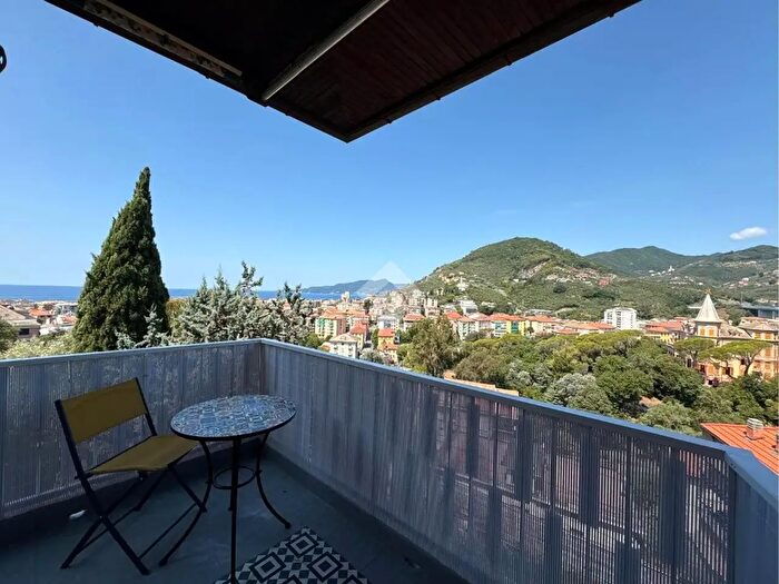Appartamento trilocale in vendita in Via Privata Corso Lima, Chiavari