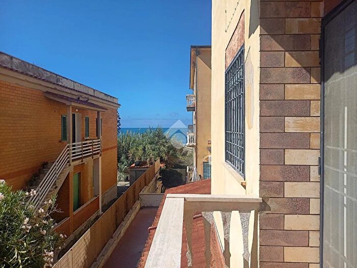 Appartamento trilocale in vendita in Lungomare degli Ardeatini, Ardea