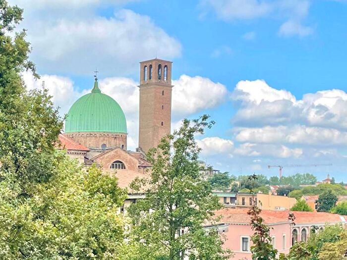 Appartamento quadrilocale in affitto in Savonarola Ponte Molino, Padova