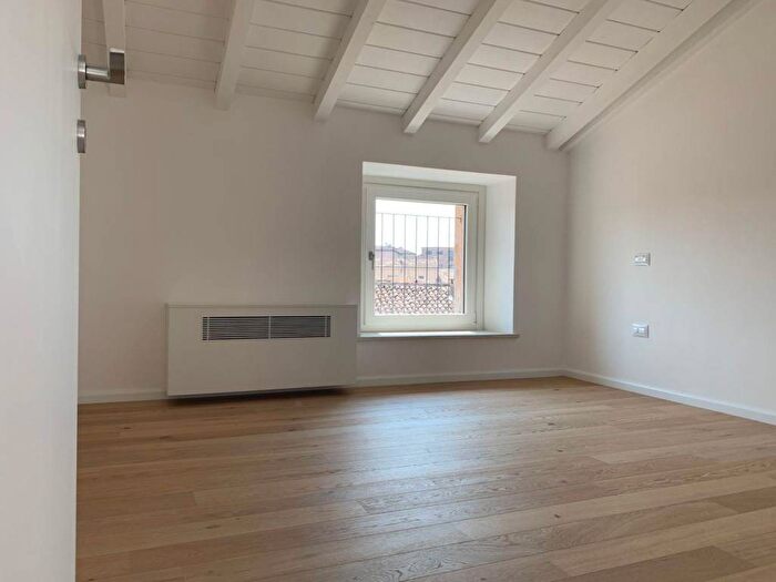 Appartamento trilocale in affitto in Via Mazzini, Centro, Mantova