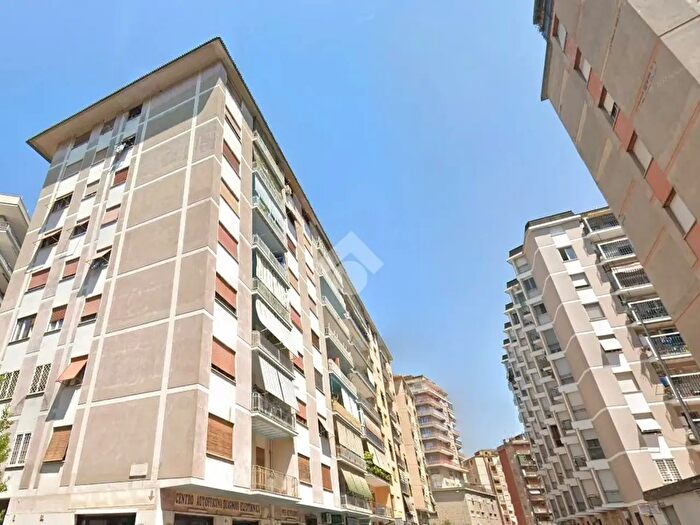 Appartamento trilocale in vendita in Via Renzo Rossi, Roma