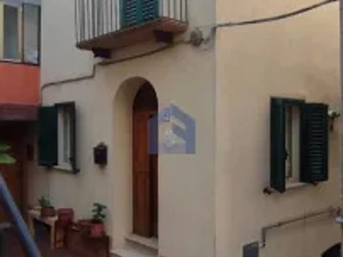 Casa con 6 locali in vendita in Archi