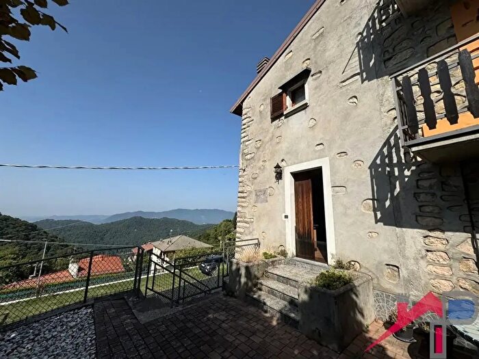 Casa con 5 locali in vendita in Torre De' Busi