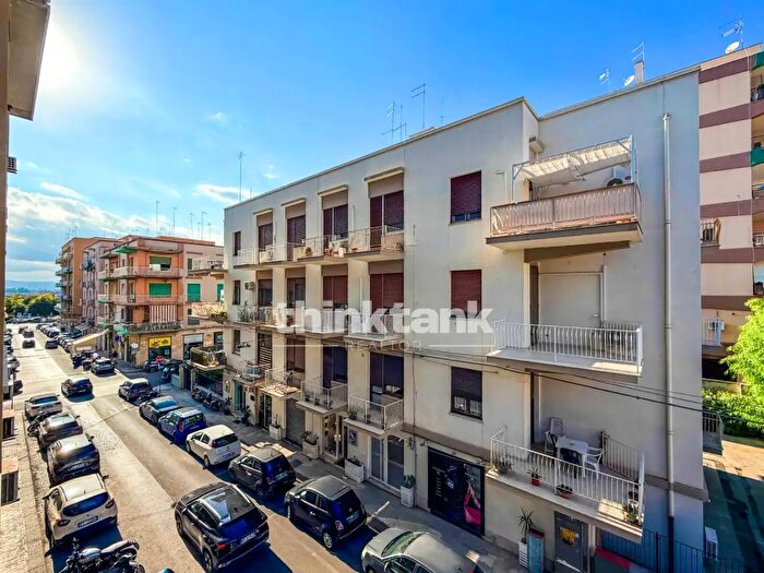 Appartamento con 7 locali in vendita in Via Adige, Siracusa