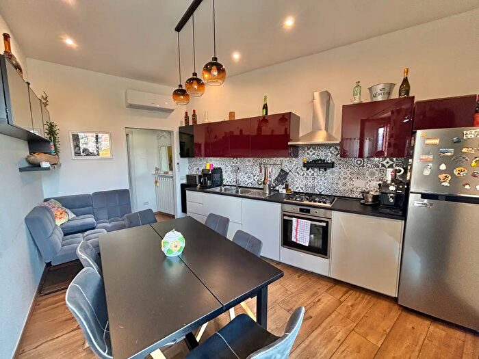 Appartamento trilocale in vendita in Via delle Panche, Firenze