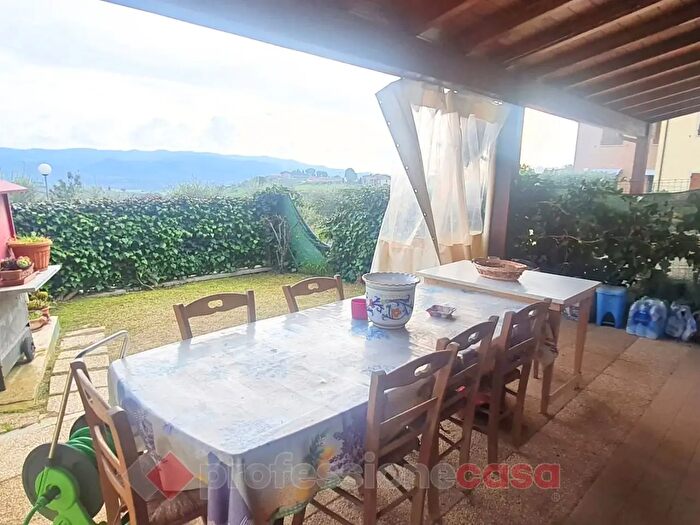 Appartamento quadrilocale in vendita in Strada dei Palazzi, Torgiano