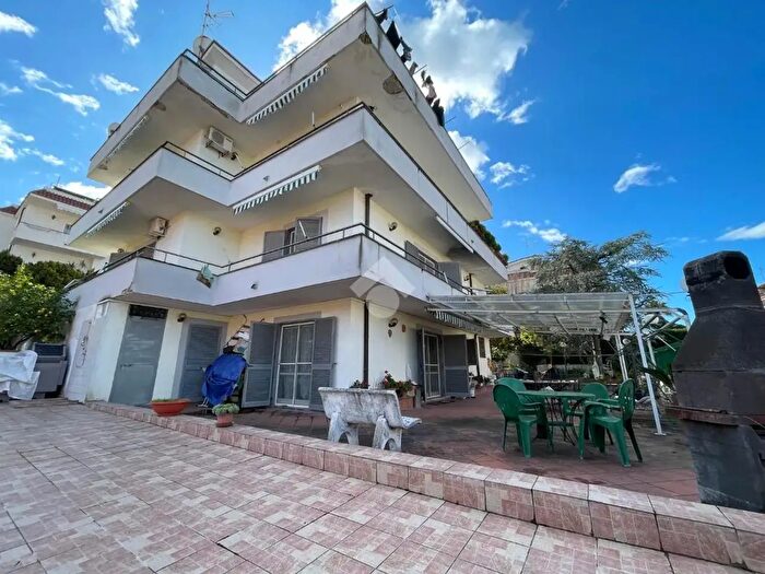 Casa con 12 locali in vendita in Via Leopardi, Pollena Trocchia