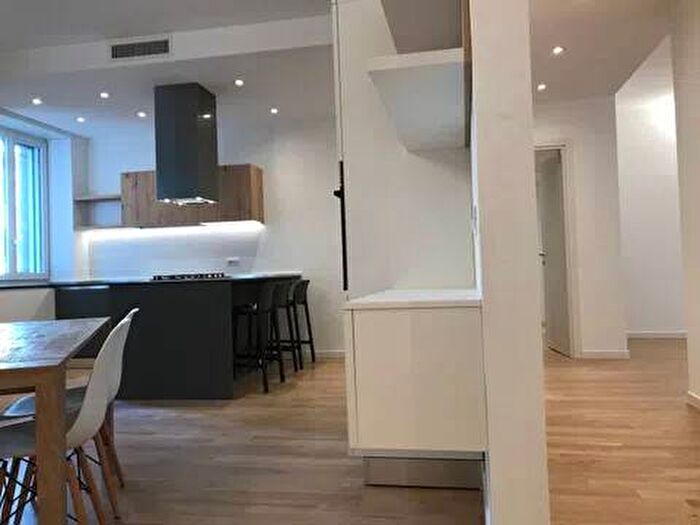 Appartamento trilocale in affitto in Via Piero Della Francesca, Sempione, Milano