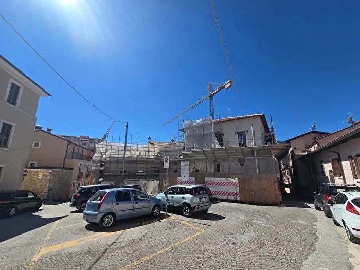 Appartamento quadrilocale in vendita in Via Rocca di Corno, LAquila