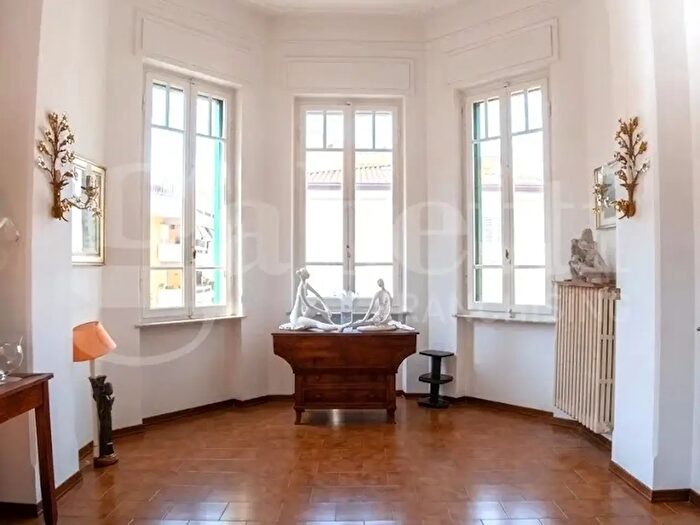 Appartamento con 5 locali in vendita in Carrara