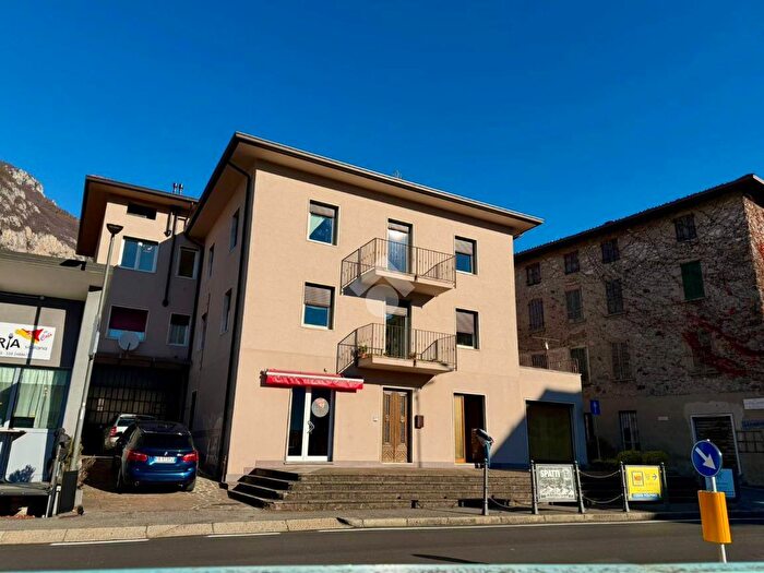 Appartamento trilocale in vendita in Via Don AlessioAmighetti, Costa Volpino