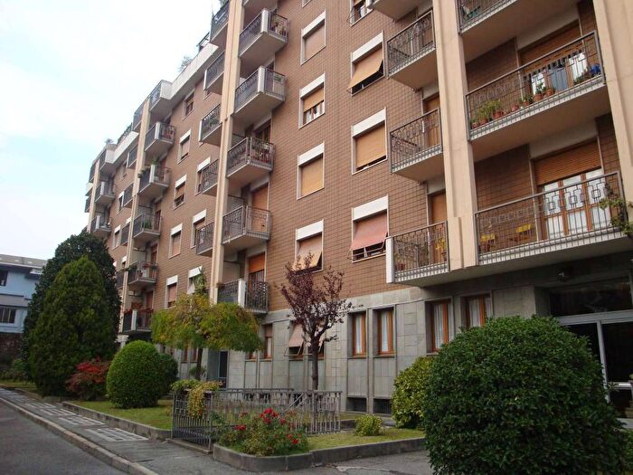 Appartamento quadrilocale in affitto in via Via Isonzo, San Paolo, Torino
