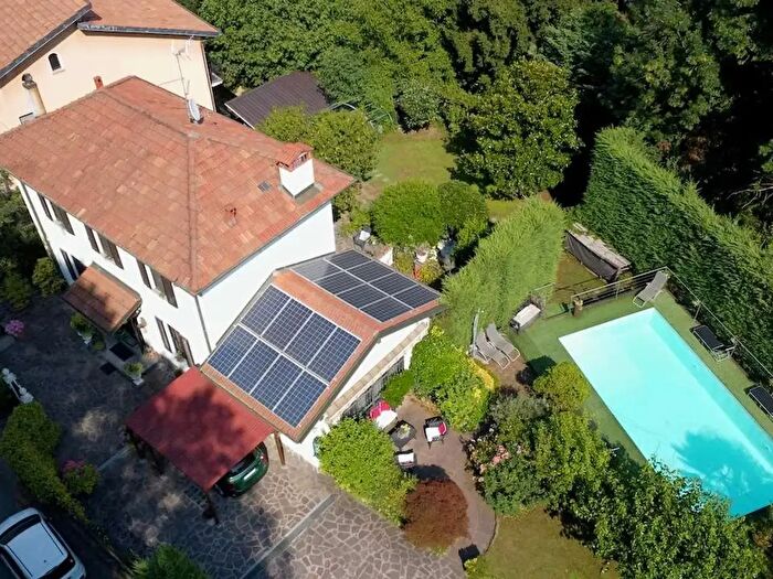 Casa con 14 locali in vendita in Via Adda, Villa Guardia
