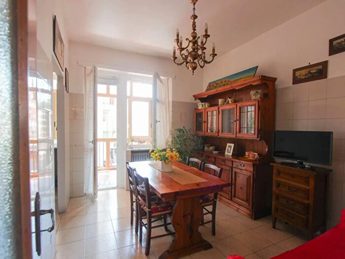 Appartamento trilocale in vendita in Via Arezzo, Torino