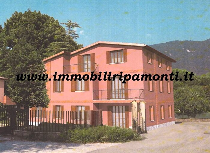 Casa con 10 locali in vendita in Via Pescherino, Garlate