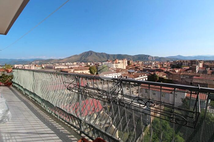 Appartamento trilocale in vendita in Via Luigi De Michele, Santa Maria Capua Vetere