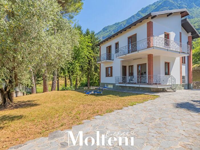 Casa quadrilocale in vendita in Via per Genico, Lierna