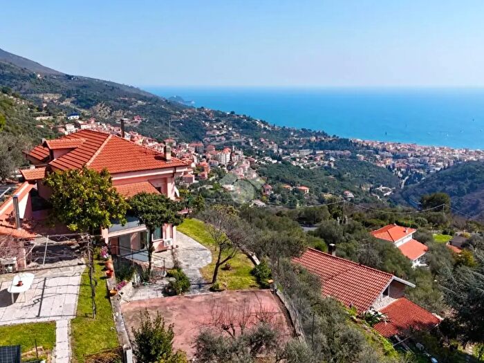 Casa con 7 locali in vendita in Via Ottone I, Alassio