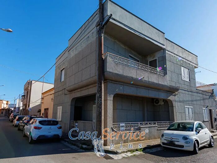 Casa con 11 locali in vendita in Via Pinto, Alezio