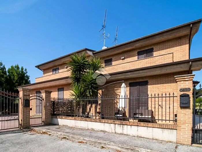 Casa quadrilocale in vendita in Strada Faleriense, Sant'Elpidio A Mare