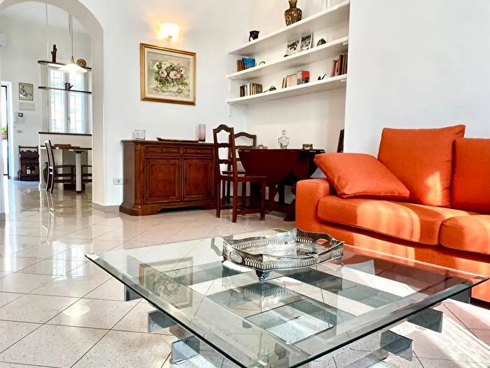 Appartamento trilocale in affitto in Via Trivulzio, Milano