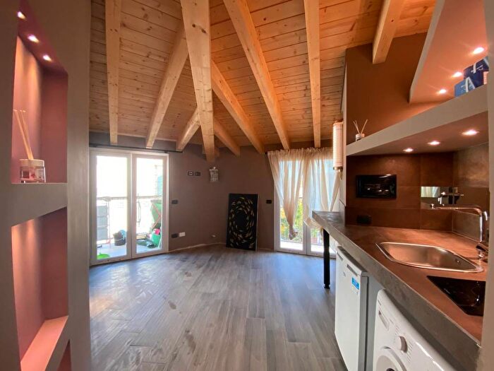 Appartamento trilocale in affitto in Via Luigi Ornato, Niguarda, Milano