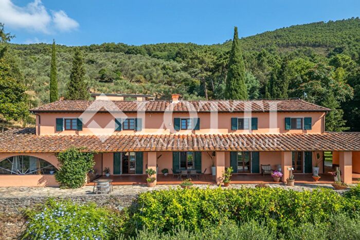 Casa con 10 locali in vendita in Vicopisano