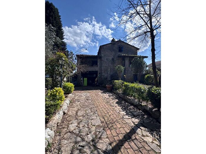 Casa con 6 locali in affitto in Supino