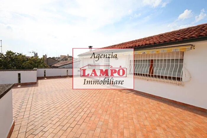 Appartamento con 6 locali in vendita in Via Umberto I, Padova