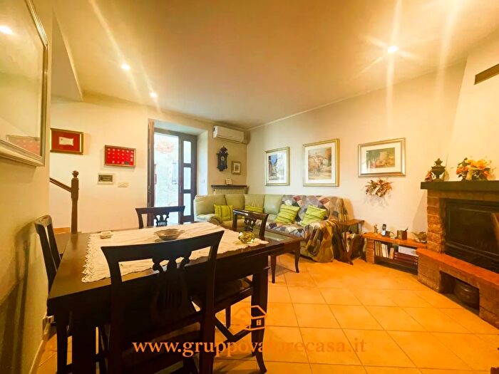 Casa con 6 locali in vendita in Cassine