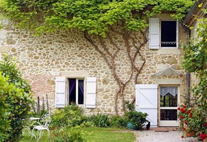 Casa con 6 locali in vendita in Via Luigi Settembrini, Reggio Emilia