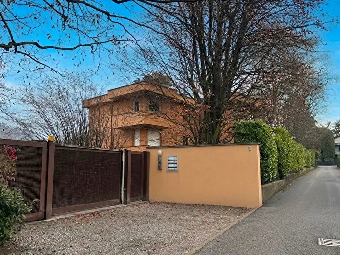 Appartamento trilocale in vendita in Via Giovane Italia, Como