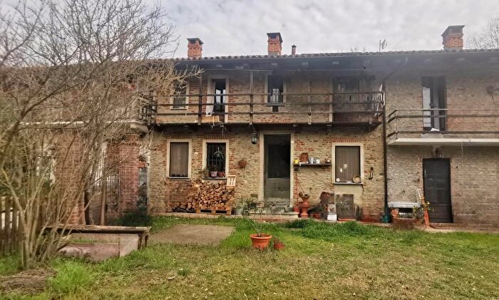 Casa con 5 locali in vendita in Strada Berteu, Casalborgone
