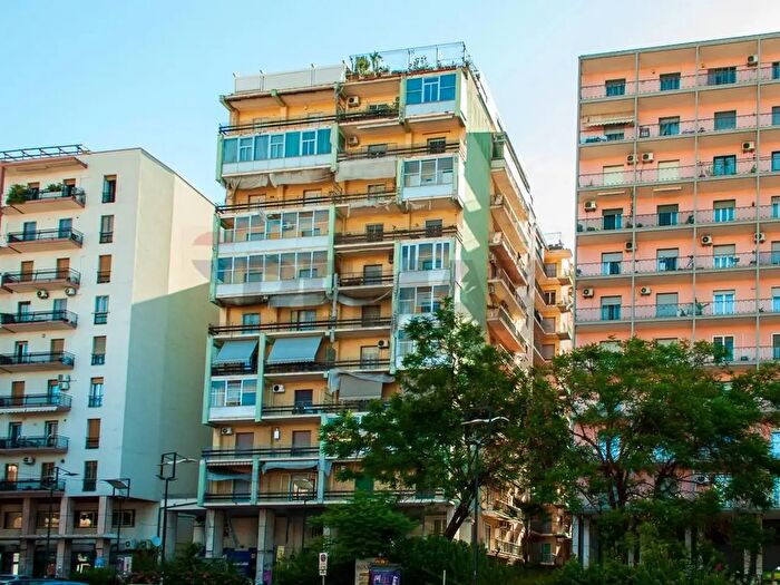 Appartamento con 8 locali in vendita in Largo Rosolino Pilo, Catania