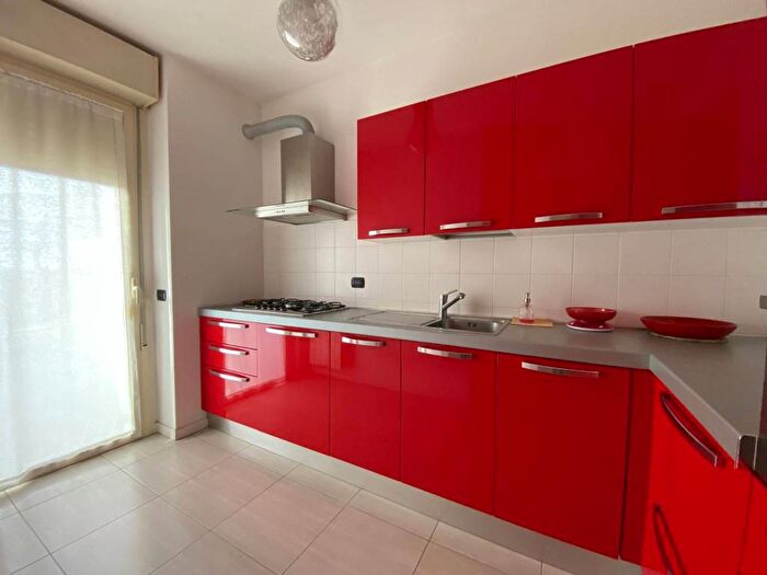 Appartamento quadrilocale in affitto in Via Ottaviano Custodi, Cascinetta, Gallarate
