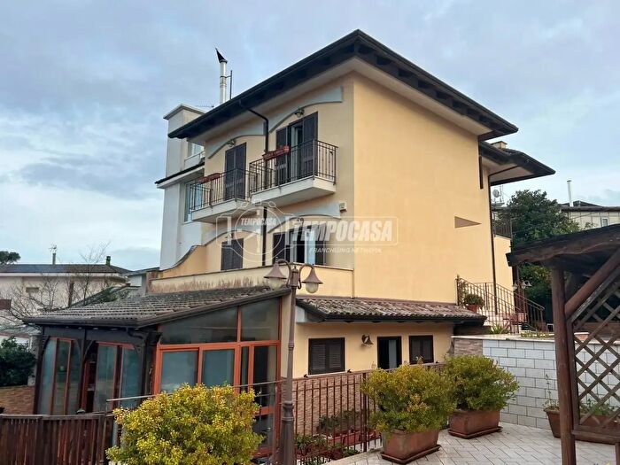 Casa con 9 locali in vendita in Via del Mare, Marano Di Napoli