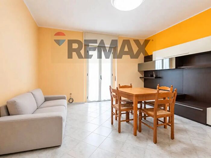 Appartamento trilocale in affitto in Via Cave Villara, Catania
