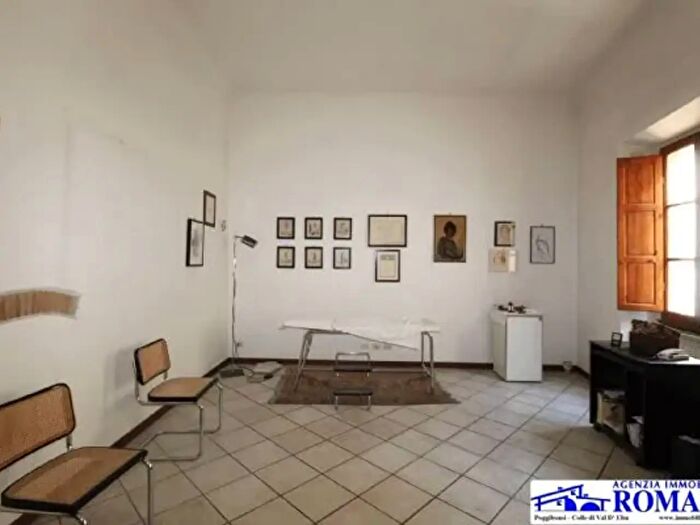 Appartamento con 7 locali in vendita in Poggibonsi