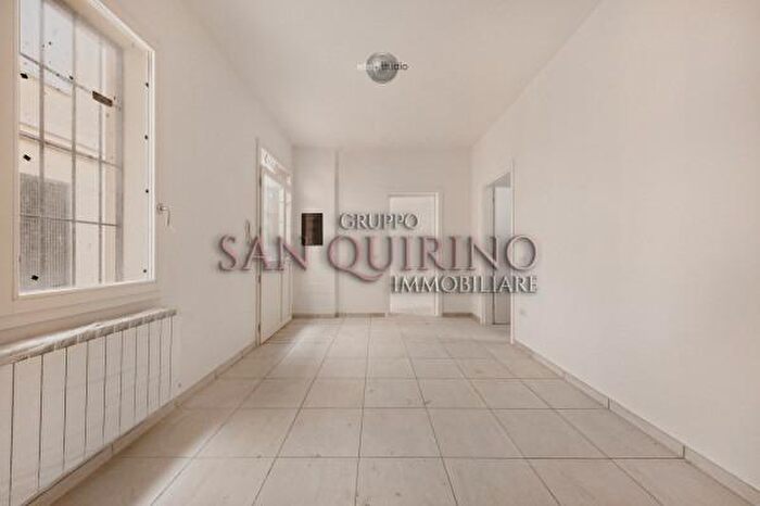 Appartamento con 5 locali in vendita in Piazza I° Maggio, Novi Di Modena