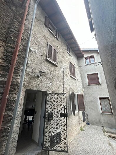 Casa trilocale in vendita in Vicolo della Pace, San Bartolomeo Val Cavargna