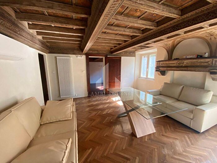 Appartamento quadrilocale in affitto in Via Madama, Centro Storico, Ferrara